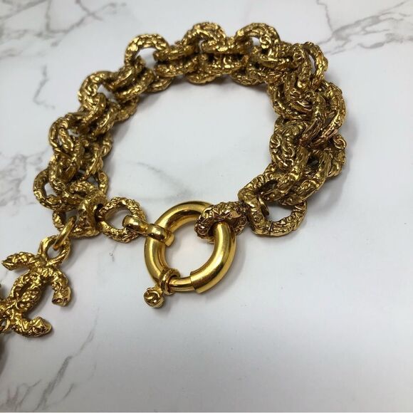 Chanel CC Lava 93A Tassel Textured Bracelet Gold tone - Picture 5 of 11